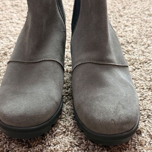 Sorel Gray Suede Wedge Boots - Picture 2 of 5